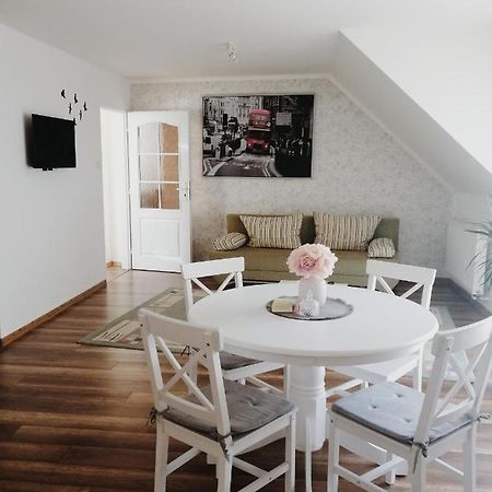 Apartman Pri Parku Sered' Eksteriør billede