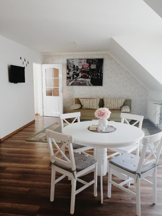 Apartman Pri Parku Sered' Eksteriør billede