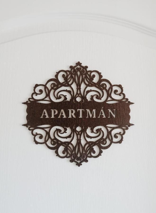 Apartman Pri Parku Sered' Eksteriør billede