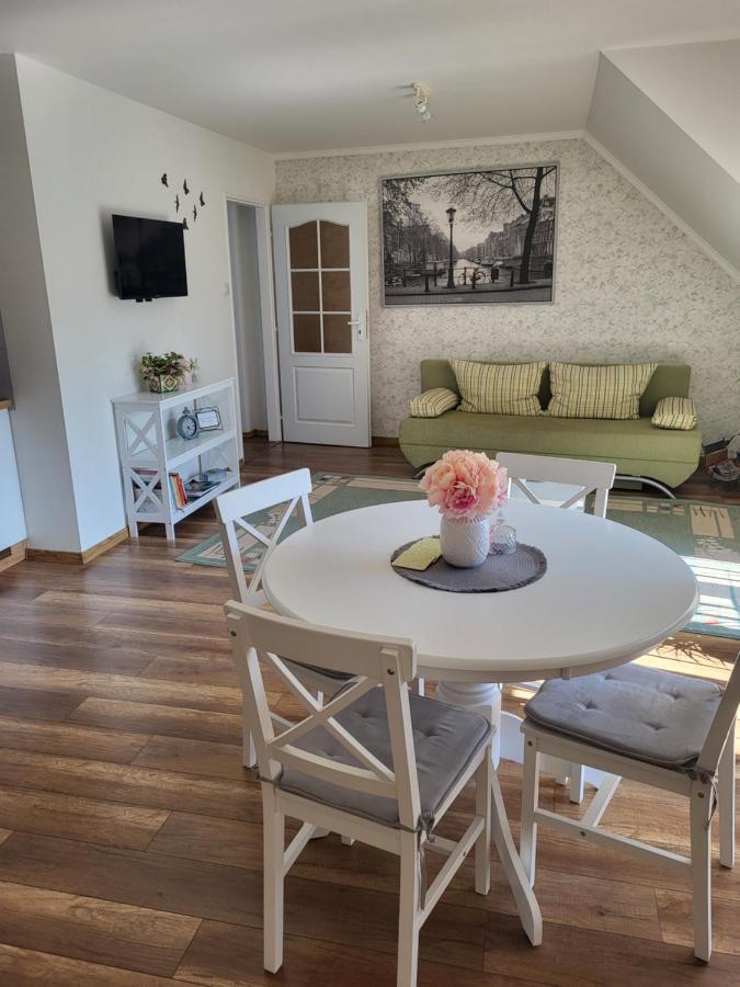 Apartman Pri Parku Sered' Eksteriør billede